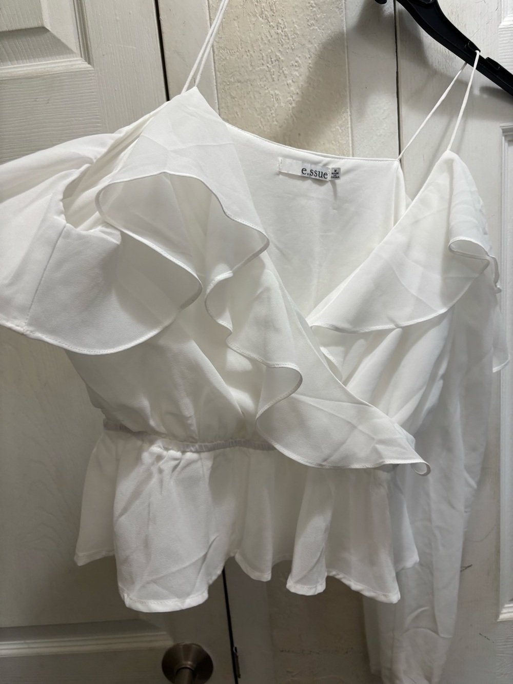 essue White Ruffle V-Neck Peplum Camisole
